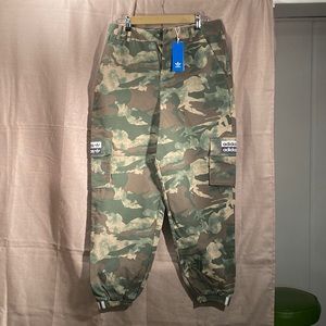 NWT Adidas Originals Camo Cargo Trackpants M